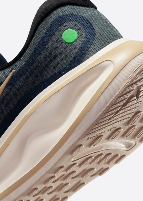 Беговые кроссовки Journey Run Nike