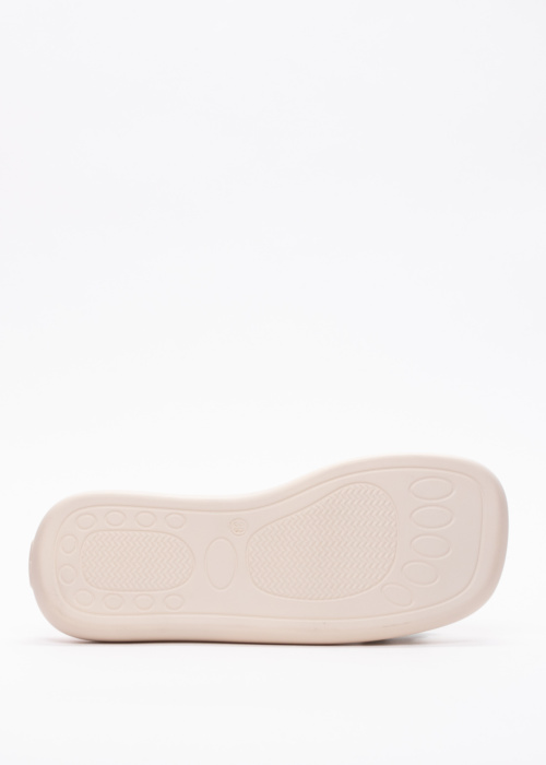 Loretta Vitale kingad