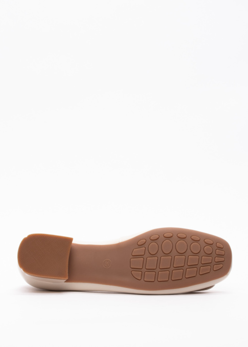 Loretta Vitale kingad