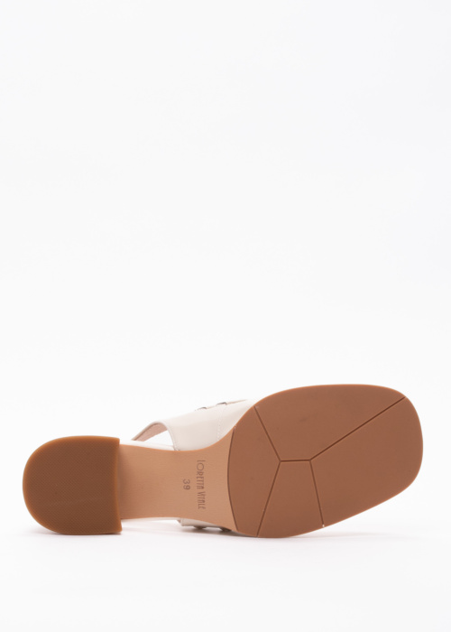 Loretta Vitale kingad