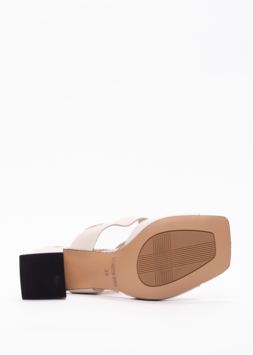 Loretta Vitale kingad