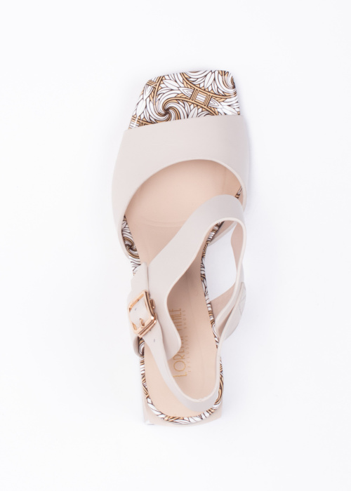 Loretta Vitale kingad