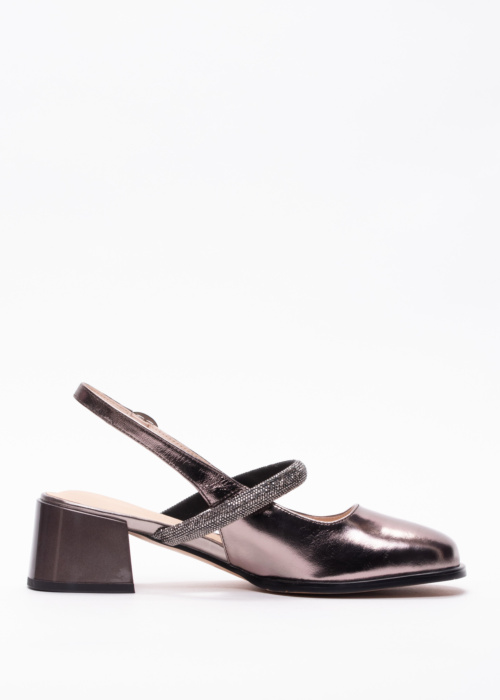 Loretta Vitale kingad