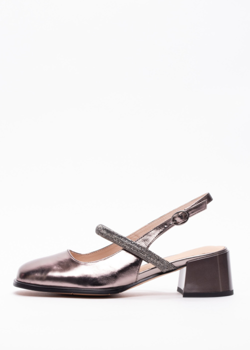 Loretta Vitale kingad