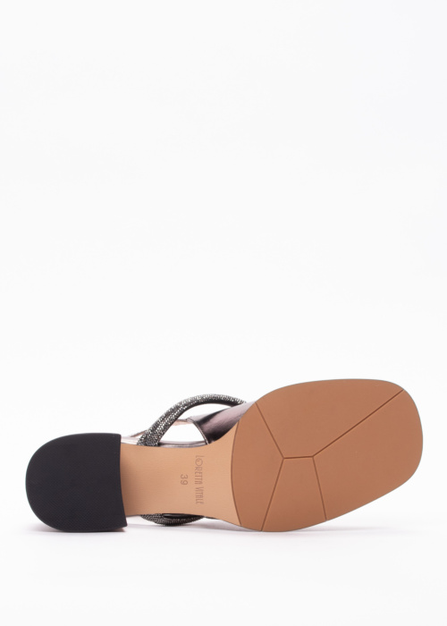 Loretta Vitale kingad