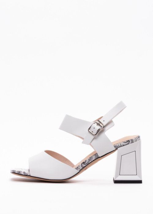 Loretta Vitale kingad