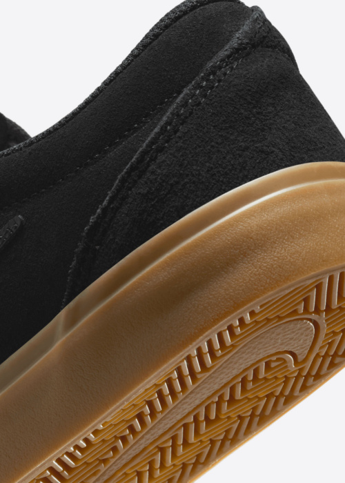 Nike tennised Charge