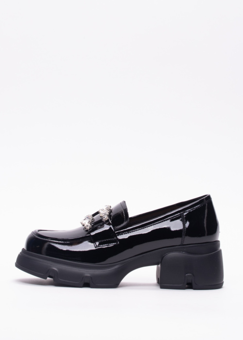 Loretta Vitale kingad