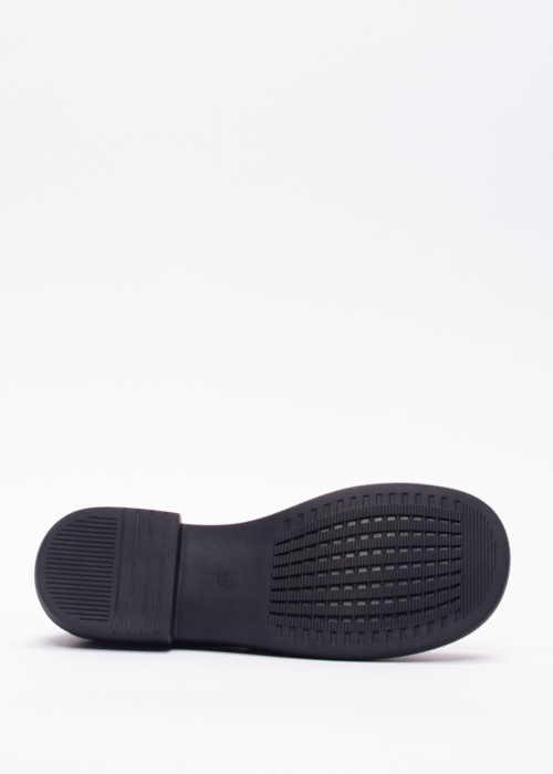 Loretta Vitale kingad