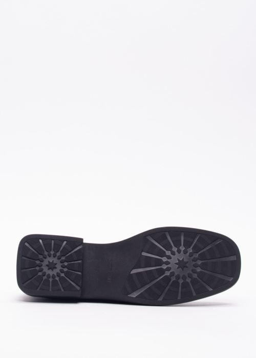 Loretta Vitale kingad