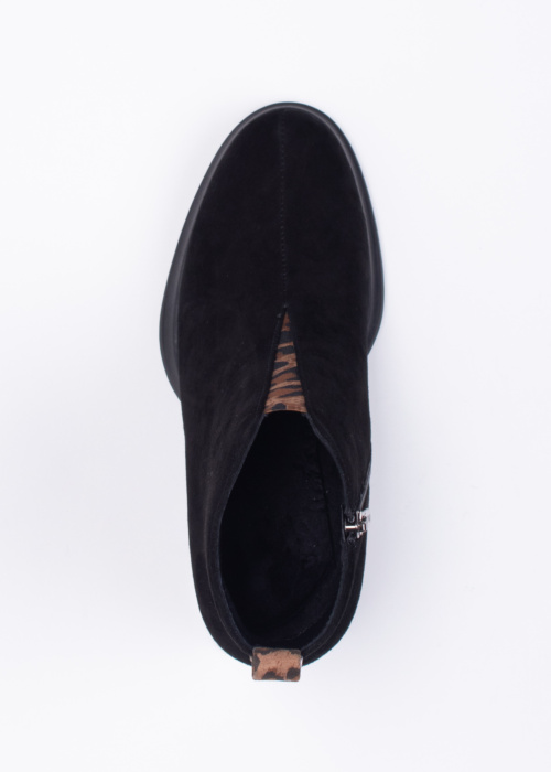 Loretta Vitale poolsaapad