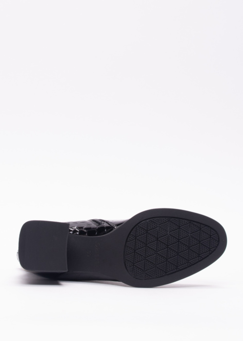 Loretta Vitale poolsaapad