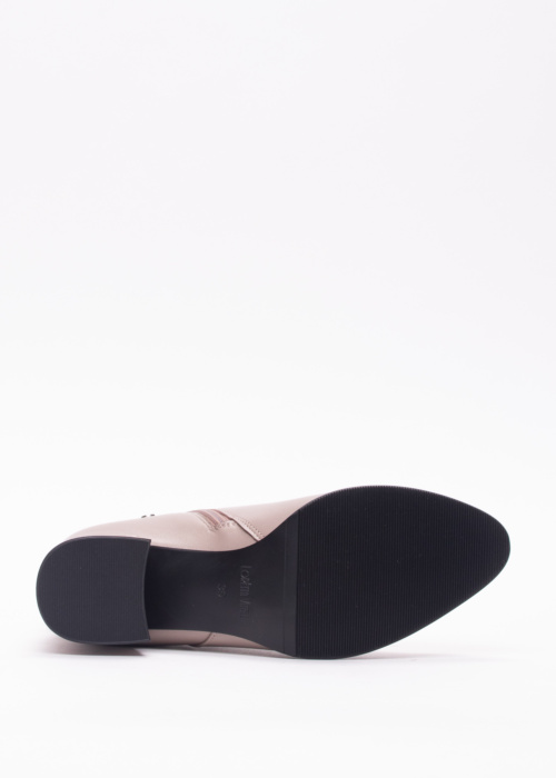 Loretta Vitale poolsaapad