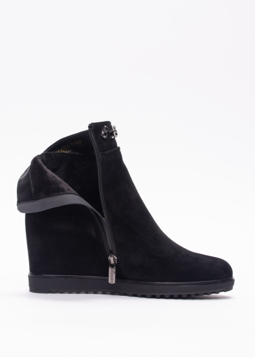 Loretta Vitale poolsaapad