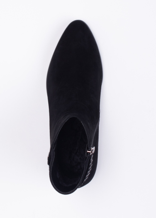 Loretta Vitale poolsaapad