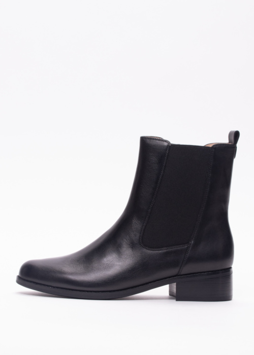 Peter Kaiser poolsaapad