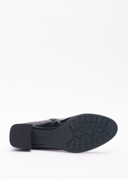 Loretta Vitale poolsaapad