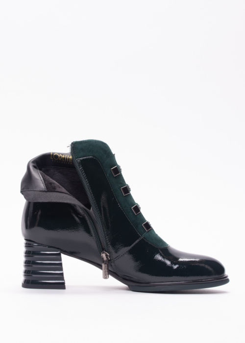 Loretta Vitale poolsaapad