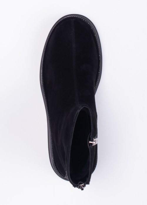 Loretta Vitale poolsaapad