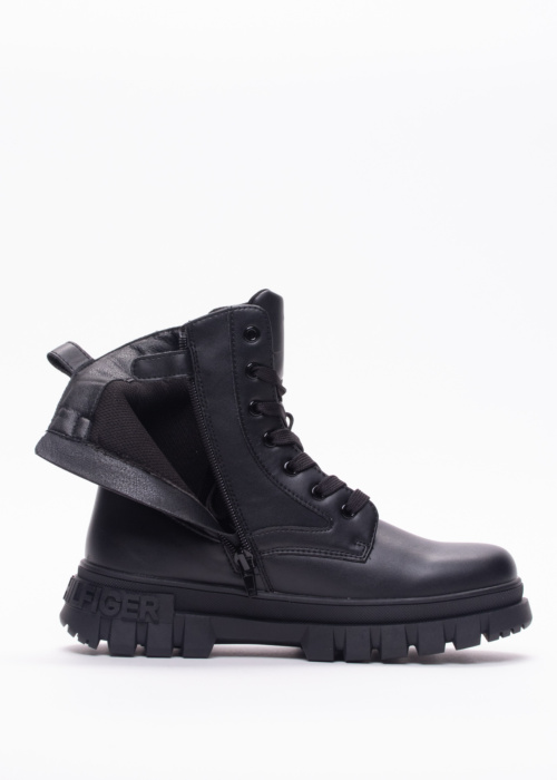 Tommy Hilfiger poolsaapad Michigan