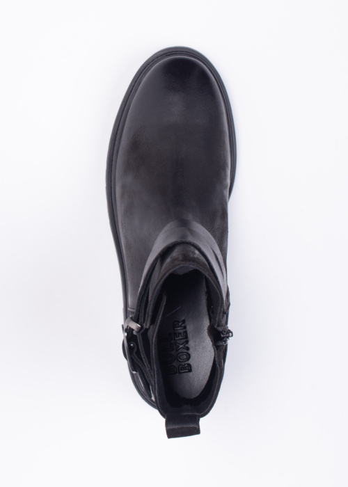 Bullboxer poolsaapad