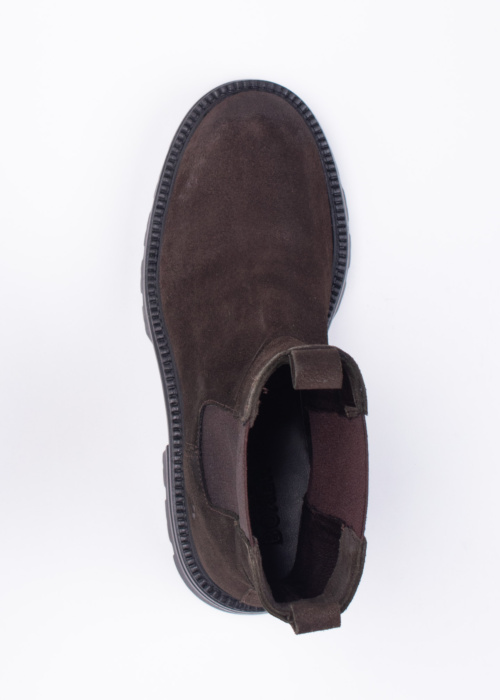 Bullboxer poolsaapad