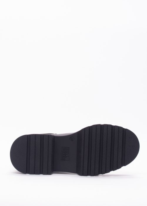 Bullboxer poolsaapad