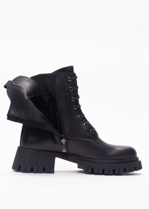 Molly Bessa poolsaapad