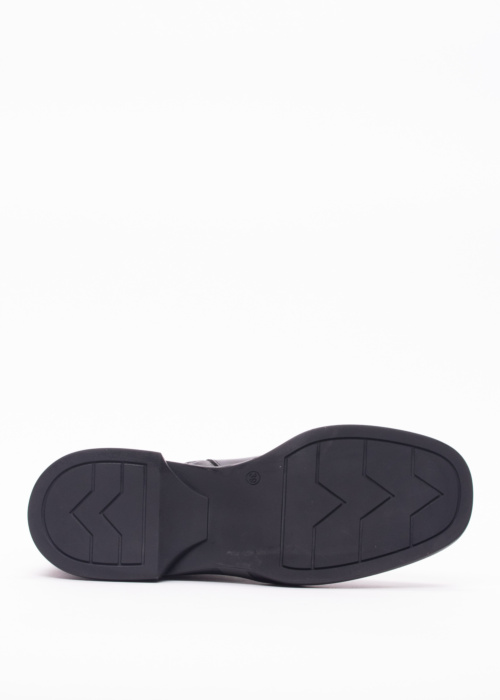 Molly Bessa poolsaapad