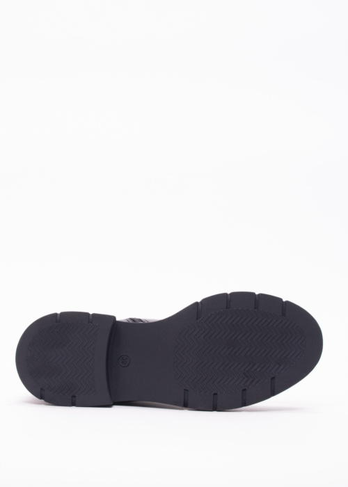 Molly Bessa poolsaapad