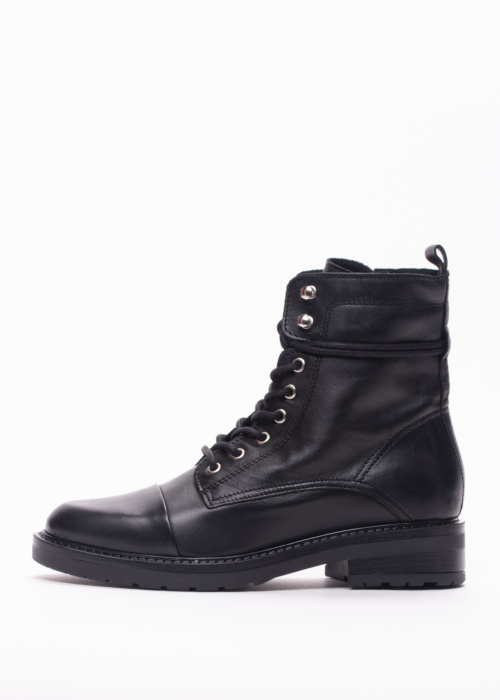 Pavement poolsaapad Charley