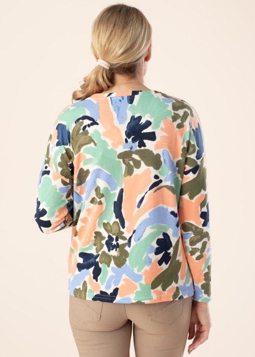 b.young kampsun Pieta