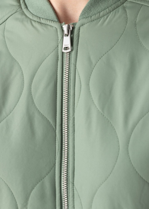 Only bomber jakk Tina