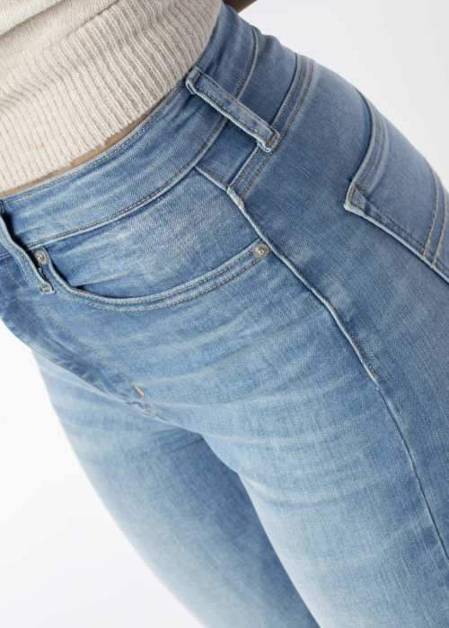 Джинсы Tommy Jeans