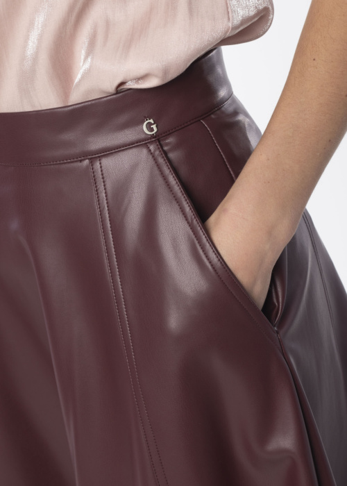 Guess seelik Delores