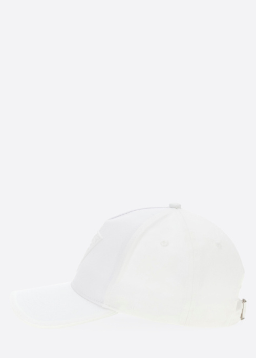 Guess nokamüts Triangle