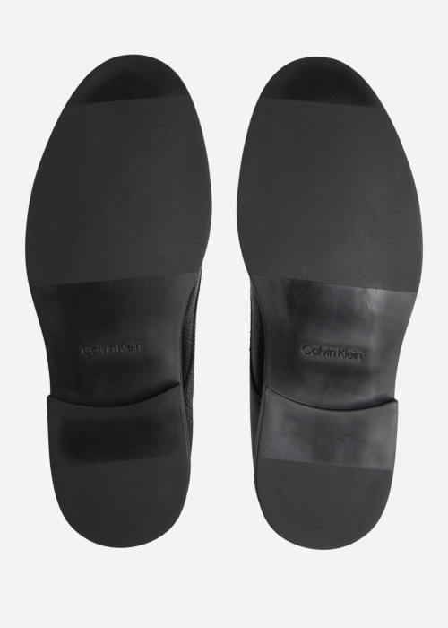 Calvin Klein kinnised kingad