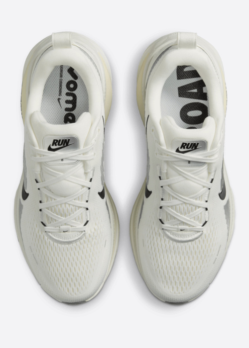 Беговые кроссовки Vomero 18 Nike