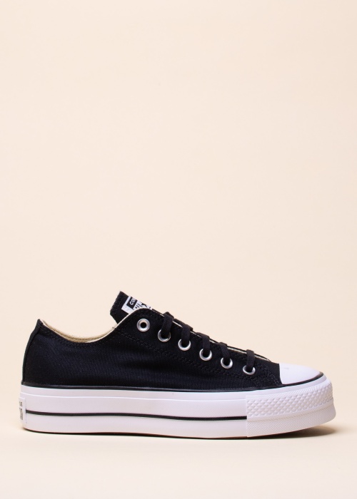 Converse tennised Chuck Taylor All Star