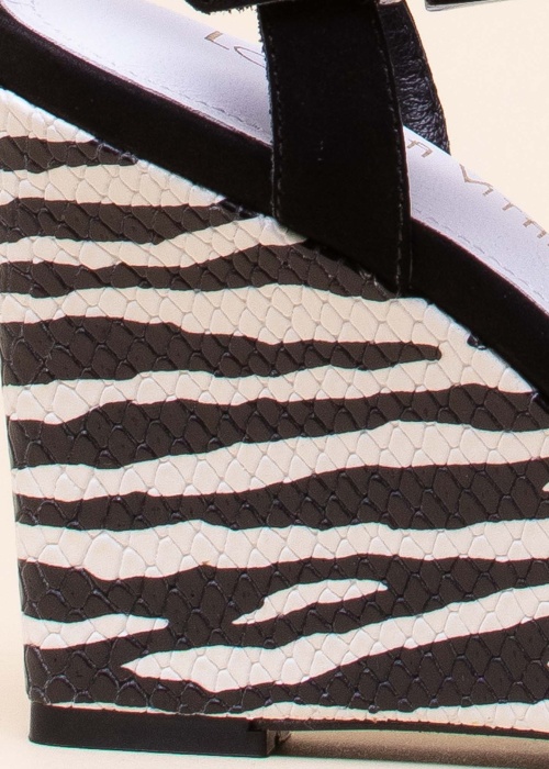 Loretta Vitale kingad