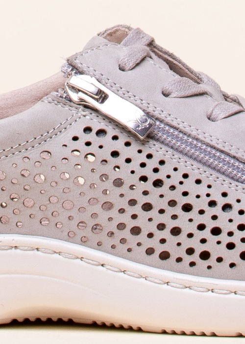 Кроссовки Caprice