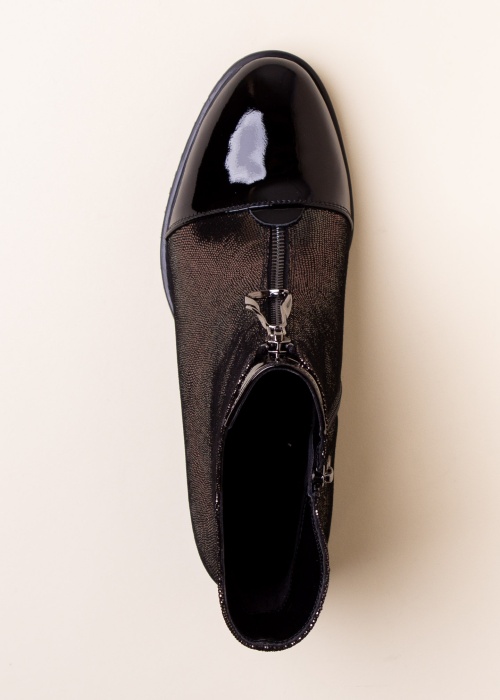 Loretta Vitale poolsaapad