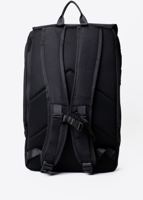 Diverse seljakott Trian