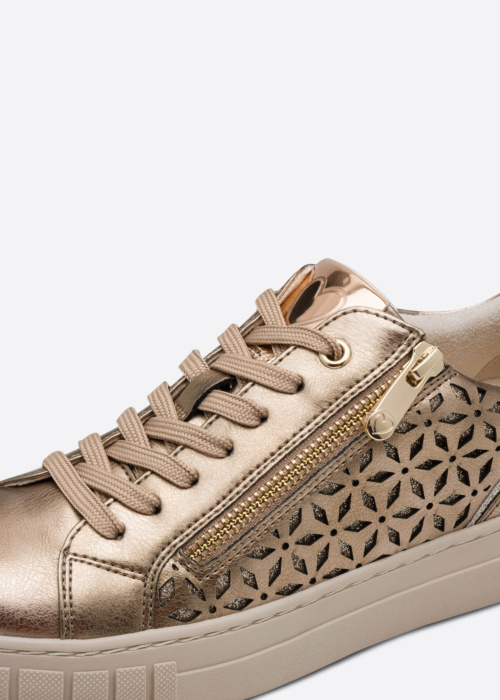 Marco Tozzi tennised