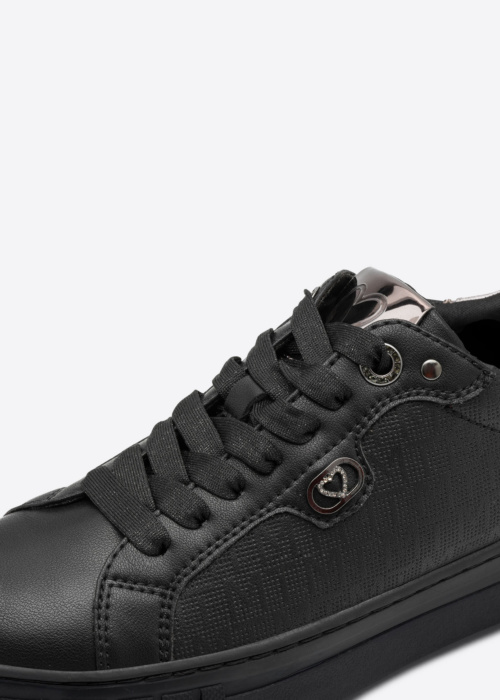 Marco Tozzi tennised