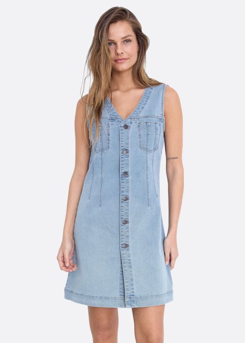 Noisy May kleit Rikka