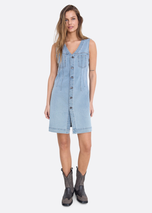 Noisy May kleit Rikka