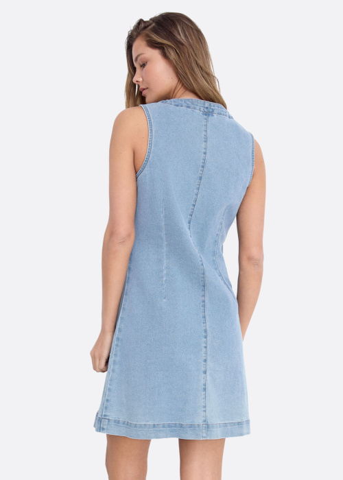 Noisy May kleit Rikka