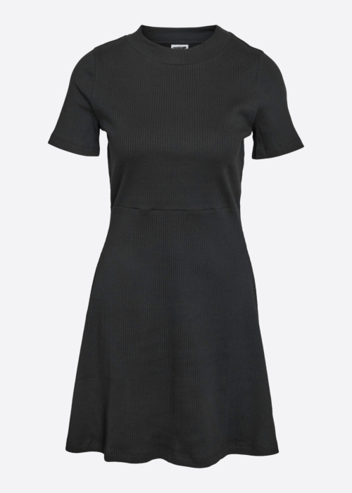 Noisy May kleit Elinor