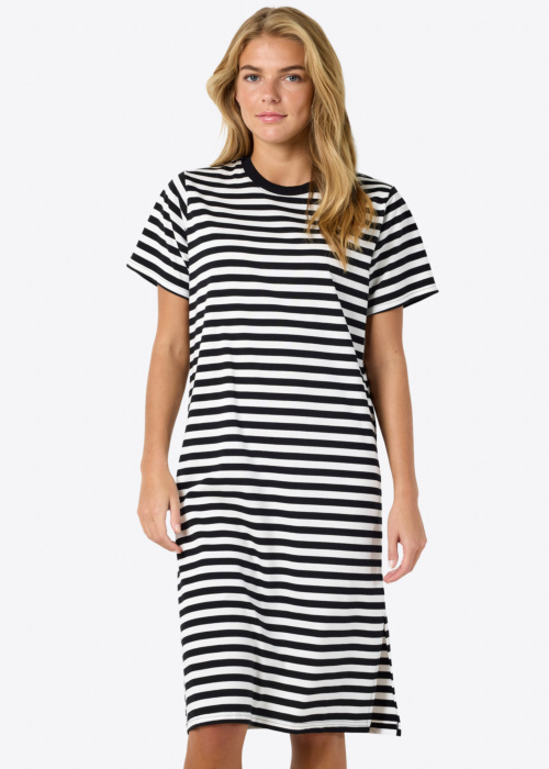 Noisy May kleit Ember